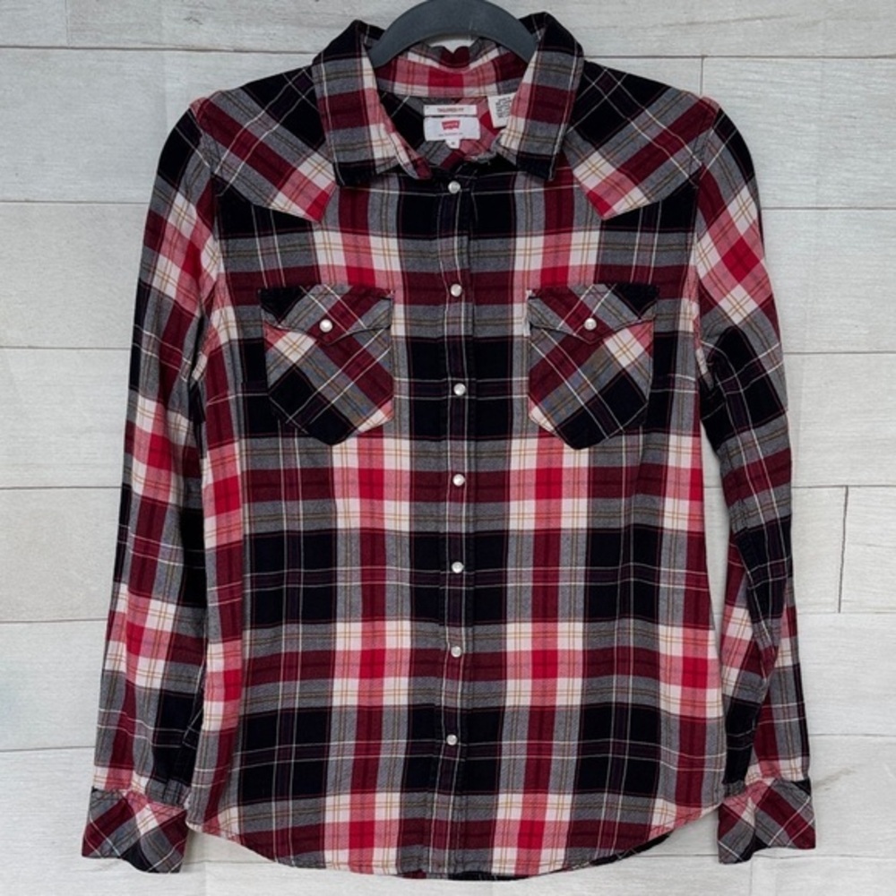 Levi's Red and Black Plaid Button down size small. Country, cowgirl size Meduim